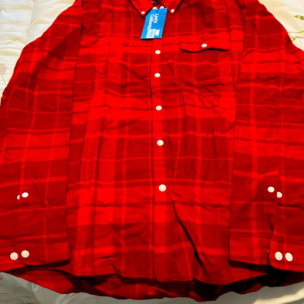 Levis Shrit